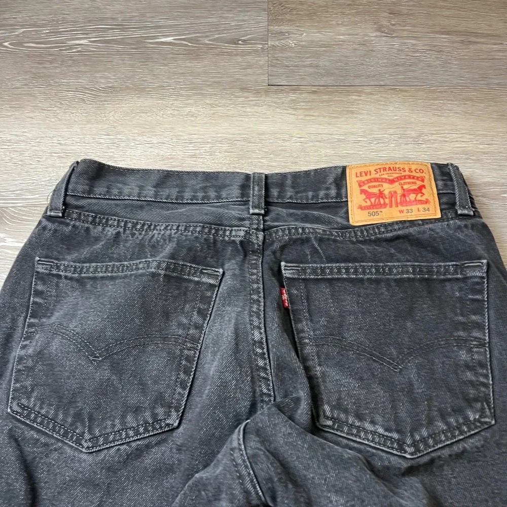 Levis 505 Jeans Mens 33x28 Black Straight Leg Raw Hem Frayed Denim 00505-0260